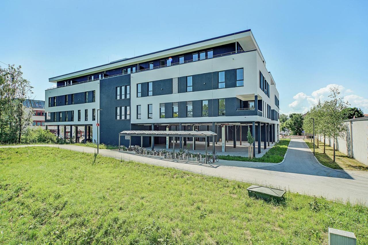Bright: Rosenheim Aicherpark Exterior foto